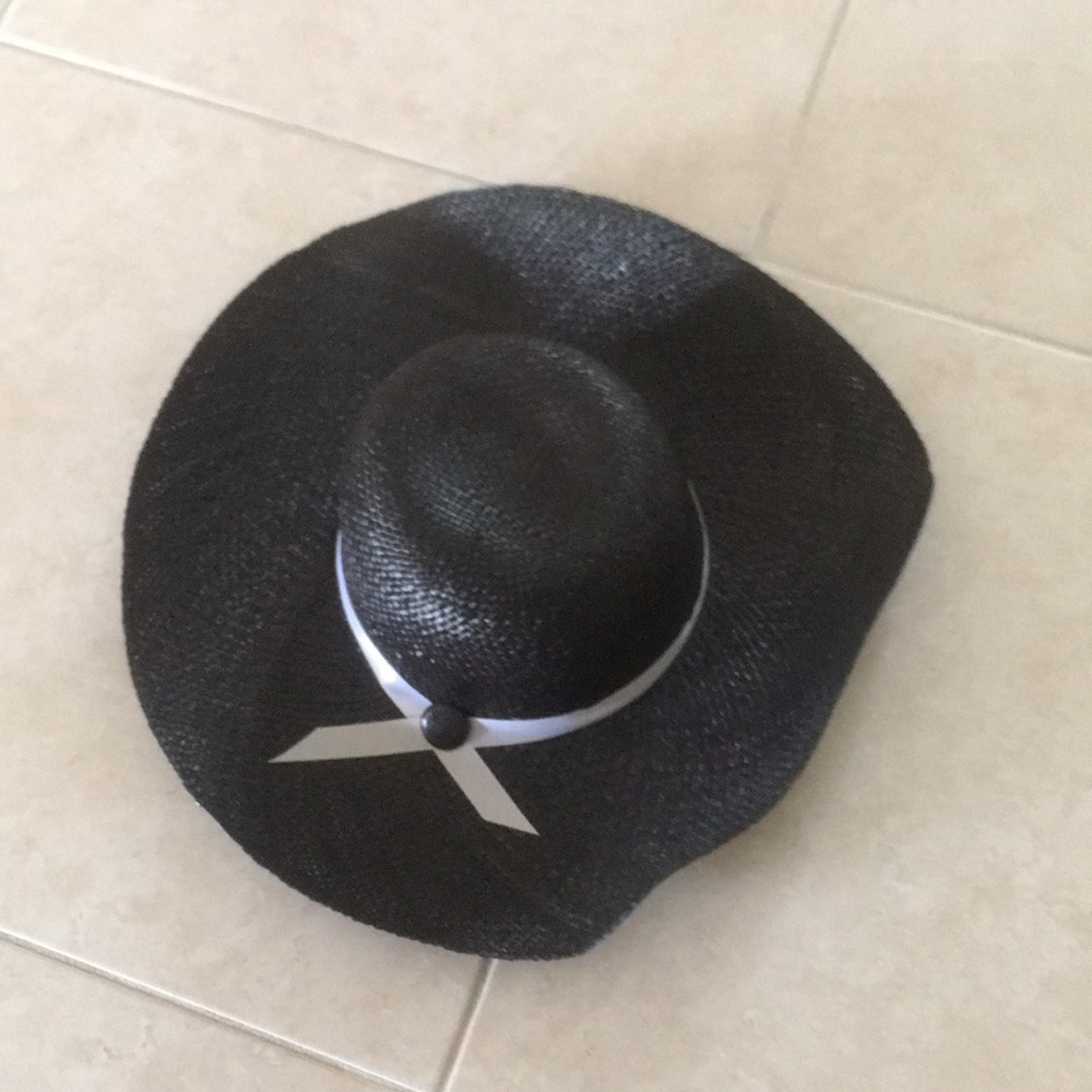 Black straw hat